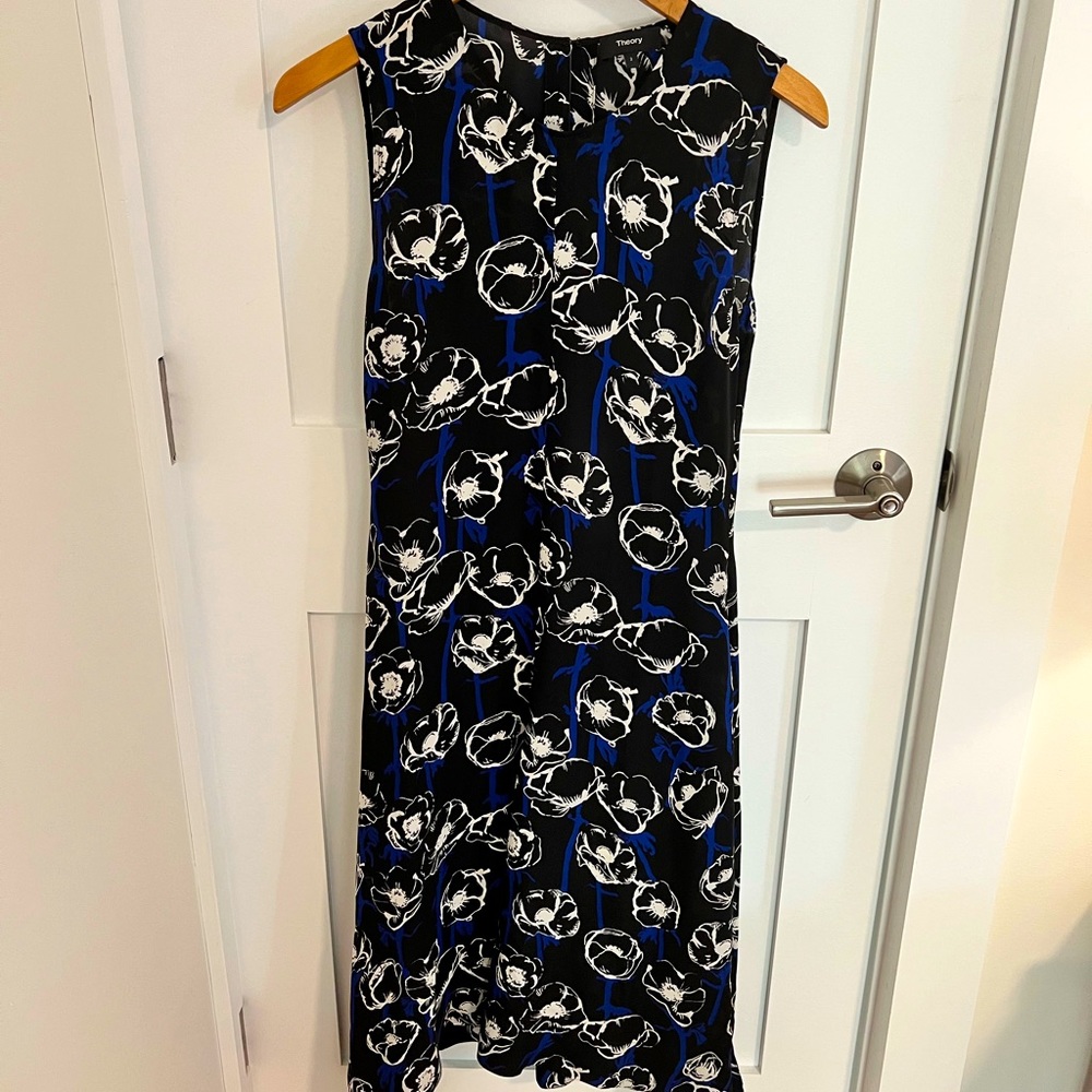 Lovely light and comfortable Theory dress. Excellent condition.